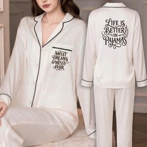 Set pigiama in raso personalizzato – Abbigliamento da notte unisex con citazioni motivazionali
