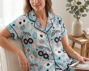 Pijama retro de casino, pijama corto de seda para mujer, pijama de estar por casa estilo rockabilly con dados de la suerte / pijama para despedida de soltera