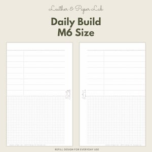 Könnte beinhalten: Zwei weiße Planer-Nachfüllseiten mit der Aufschrift Leather & Paper Lab Daily Build M6 Size. Jede Seite verfügt über einen oberen Bereich mit horizontalen Linien und einen unteren Bereich mit einem Raster. Der Text ist deutlich zu sehen.