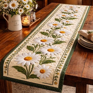 Puede incluir: Un letrero de madera rústica con el texto "Welcome to our home" en un estilo manuscrito. El letrero presenta un acabado envejecido y un diseño sencillo y acogedor, perfecto para la decoración de la entrada.