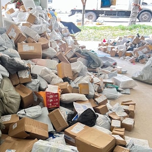 Scatola a sorpresa / Resi da clienti in eccesso / Decorazioni, gioielli e accessori