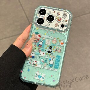 Puede incluir: Una funda de tel&eacute;fono transparente de color verde menta con un dise&ntilde;o brillante salpicado de estrellas. La funda presenta ilustraciones de dibujos animados de conejos, Hello Kitty y otros personajes. La funda tiene una secci&oacute;n transparente para la c&aacute;mara del tel&eacute;fono.