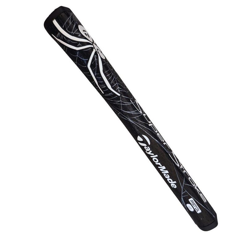 Puede incluir: Empu&ntilde;adura de palo de golf negra con un dise&ntilde;o de telara&ntilde;a blanca y las palabras "TaylorMade SuperStroke" en blanco. La empu&ntilde;adura es un modelo Pistol.