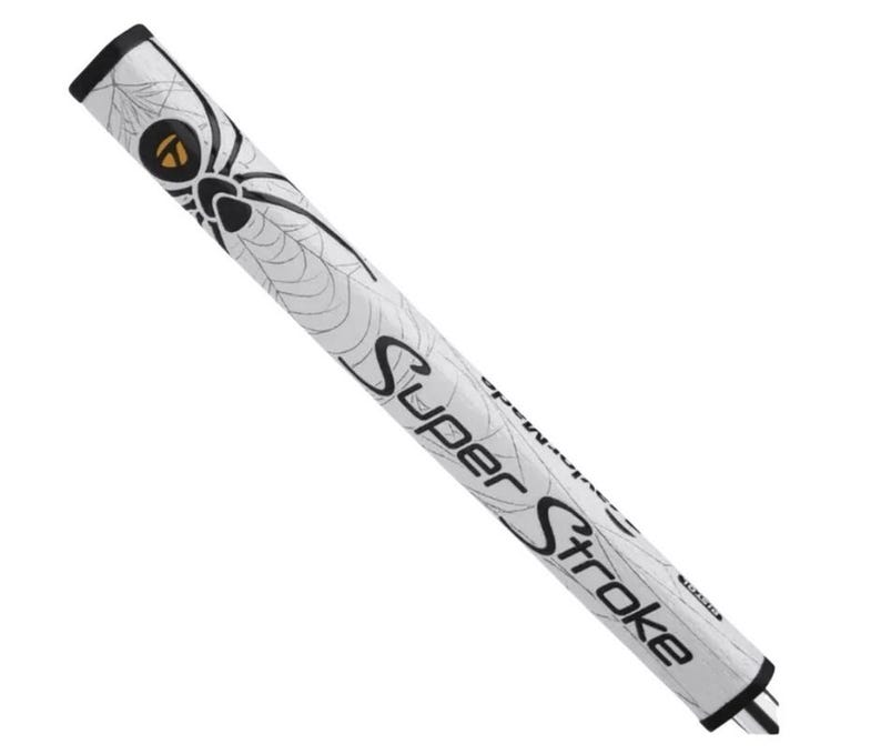 Pu&ograve; includere: Impugnatura per putter da golf bianca con un design a ragno e ragnatela nero. L'impugnatura presenta la scritta "Super Stroke" in nero. L'impugnatura &egrave; angolata diagonalmente dall'alto a sinistra verso il basso a destra.