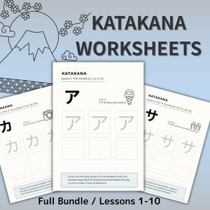 Puede incluir: Un conjunto de hojas de trabajo de Katakana para aprender japonés. Las hojas de trabajo presentan lecciones sobre vocales y sonidos consonánticos, con ejemplos y espacios de práctica. La imagen incluye el texto "KATAKANA WORKSHEETS" y "Full Bundle / Lessons 1-10".