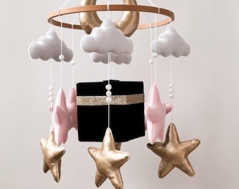 Móvil personalizado para cuna con diseño de la Kaaba, decoración islámica para la habitación del bebé, juguete para cuna con diseño de luna, nubes y estrellas.