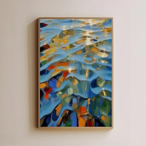 Puede incluir: Una impresión de arte mural rectangular que presenta una representación abstracta del agua con patrones fluidos y ondulados en tonos azul profundo, azul claro y naranja brillante, creando un efecto visual dinámico de luz reflejada.