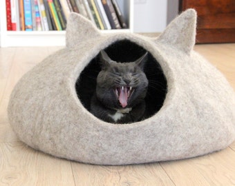 Natural beige cat bed. Wool cat house. Felt basket for pets.