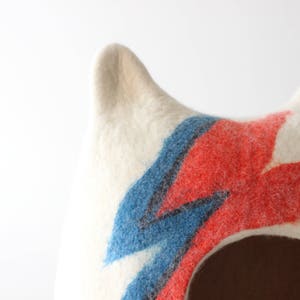 Ziggy Stardust Cat bed. Aladdin Sane cat bed. Bowie cat cave. Wool cat house. Gift for pets. image 7