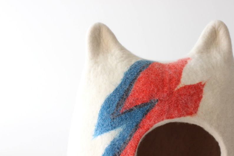 Ziggy Stardust Cat bed. Aladdin Sane cat bed. Bowie cat cave. Wool cat house. Gift for pets. image 7