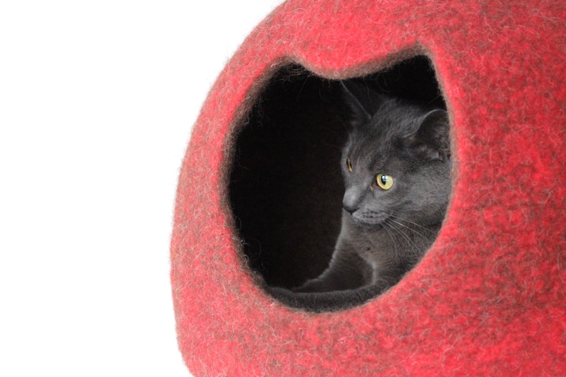 Red cat cave . Felted wool cat house. Pet holiday Christmas gift. image 2