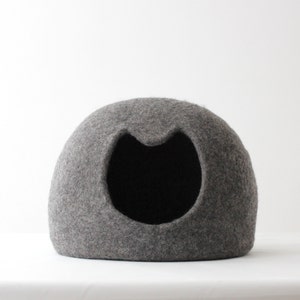 Casa para mascotas con cuna cueva y cama para gatos de color gris natural. Regalo para gato. Casa para gatos de lana de fieltro. imagen 3