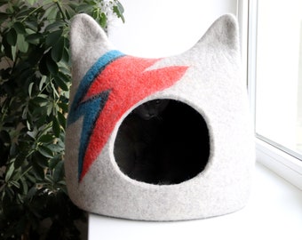 Aladdin Sane cat bed. Light grey Ziggy Stardust Cat bed. Cat bed with ears. Small dog bed.
