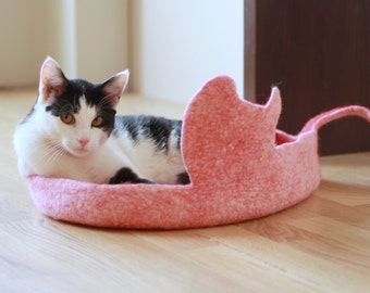 Cat mat pad. Wool cat bed.  Pet lovers gift.