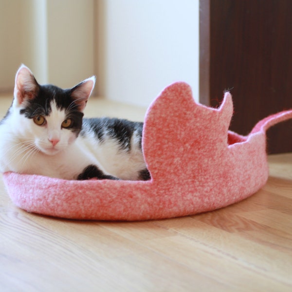 Cat mat pad. Wool cat bed.  Pet lovers gift.
