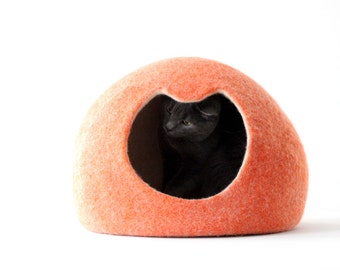 Orangefarbenes Katzenbett. Gefilzte Katzenhöhle. Katzenhaus aus Wolle. Geschenk für Haustiere.