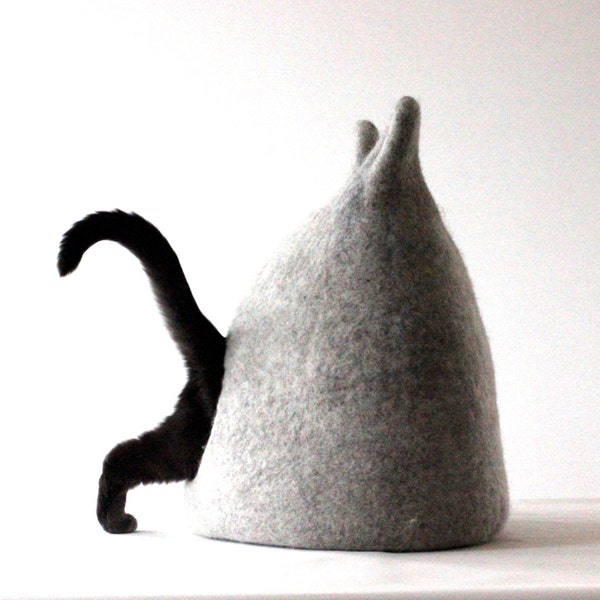 Pet bed. Wool cat bed. Light grey cat cave. Gift for pets.