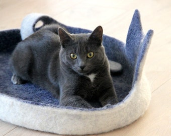 Cat bed. Pet holiday. Cat cave. Cat lover gift. Felt cat bed