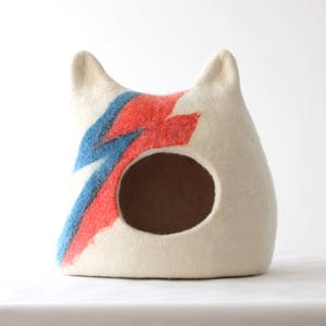 Ziggy Stardust Cat bed. Aladdin Sane cat bed. Bowie cat cave. Wool cat house. Gift for pets.