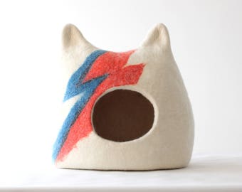 Ziggy Stardust Cat bed. Aladdin Sane cat bed. Bowie cat cave. Wool cat house. Gift for pets.