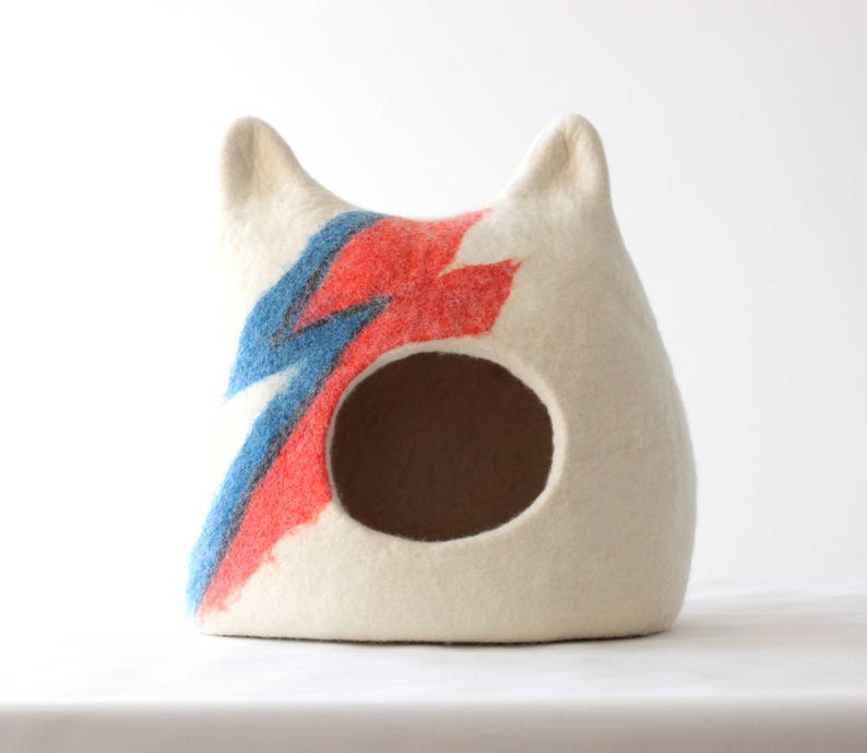 Ziggy Stardust Cat bed. Aladdin Sane cat bed. Bowie cat cave. Wool cat house. Gift for pets. 