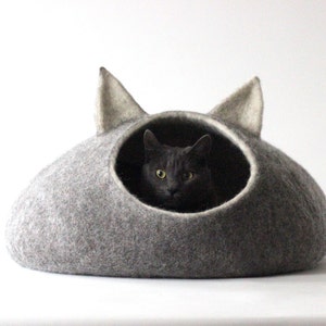 Cat bed with ears, wool cat cave cot. Cat house, cat nap. Natural grey pet bedding furniture. image 3