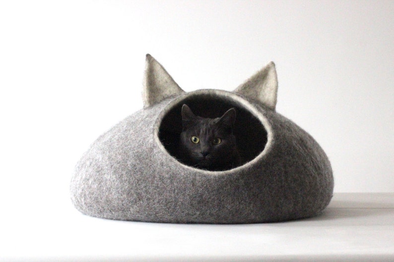 Cat bed with ears, wool cat cave cot. Cat house, cat nap. Natural grey pet bedding furniture. image 3
