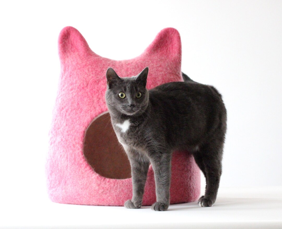 Cat Shaped Cat Bed in Pink. Gift for Cat Lovers. Wool Cat Bed