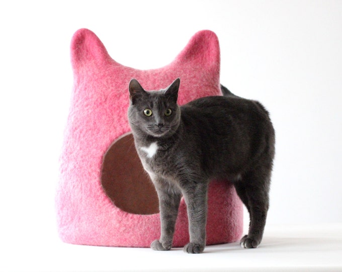 Cat shaped cat bed in pink. Gift for cat lovers. Wool cat bed. Valentines gift love