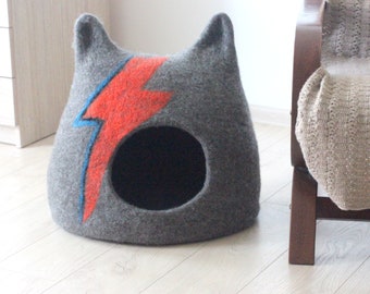 Aladdin Sane cat bed. Ziggy Stardust Cat bed. Cat bed with ears. Small dog bed.