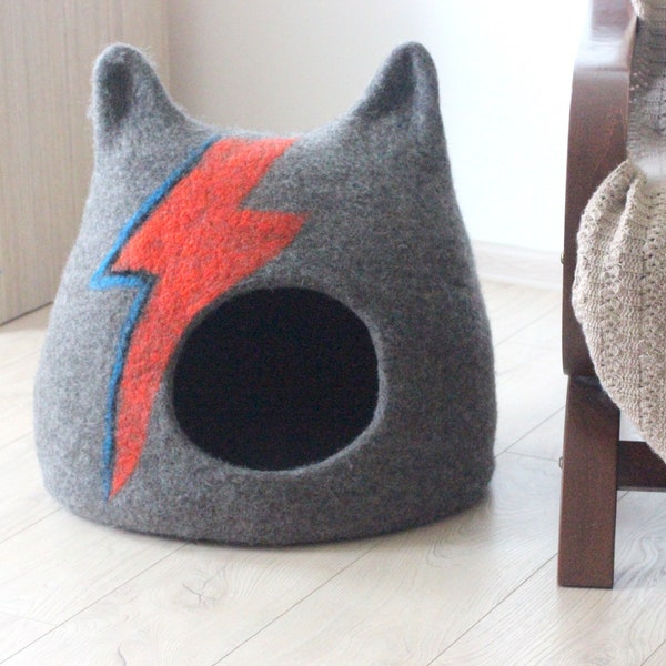 Aladdin Sane cat bed. Ziggy Stardust Cat bed. Cat bed with ears. Small dog bed.