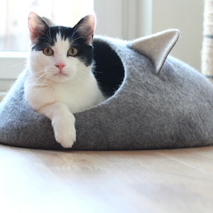 Pets bed. Cat bed with ears. Pet lovers gift. Felt cat cave. image 1