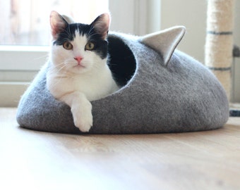 Pets bed. Cat bed with ears. Pet lovers gift. Felt cat cave.