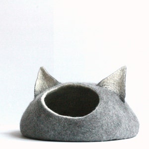 Cat bed with ears, wool cat cave cot. Cat house, cat nap. Natural grey pet bedding furniture. image 4