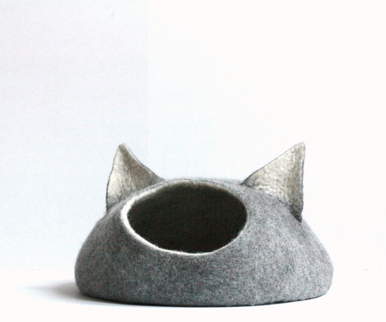 Cat bed with ears, wool cat cave cot. Cat house, cat nap. Natural grey pet bedding furniture. image 4