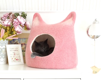 Gemütliches Katzenbett. Hellrosa Katzenhöhle. Katzenhaus aus Wolle. Geschenk für Haustiere.