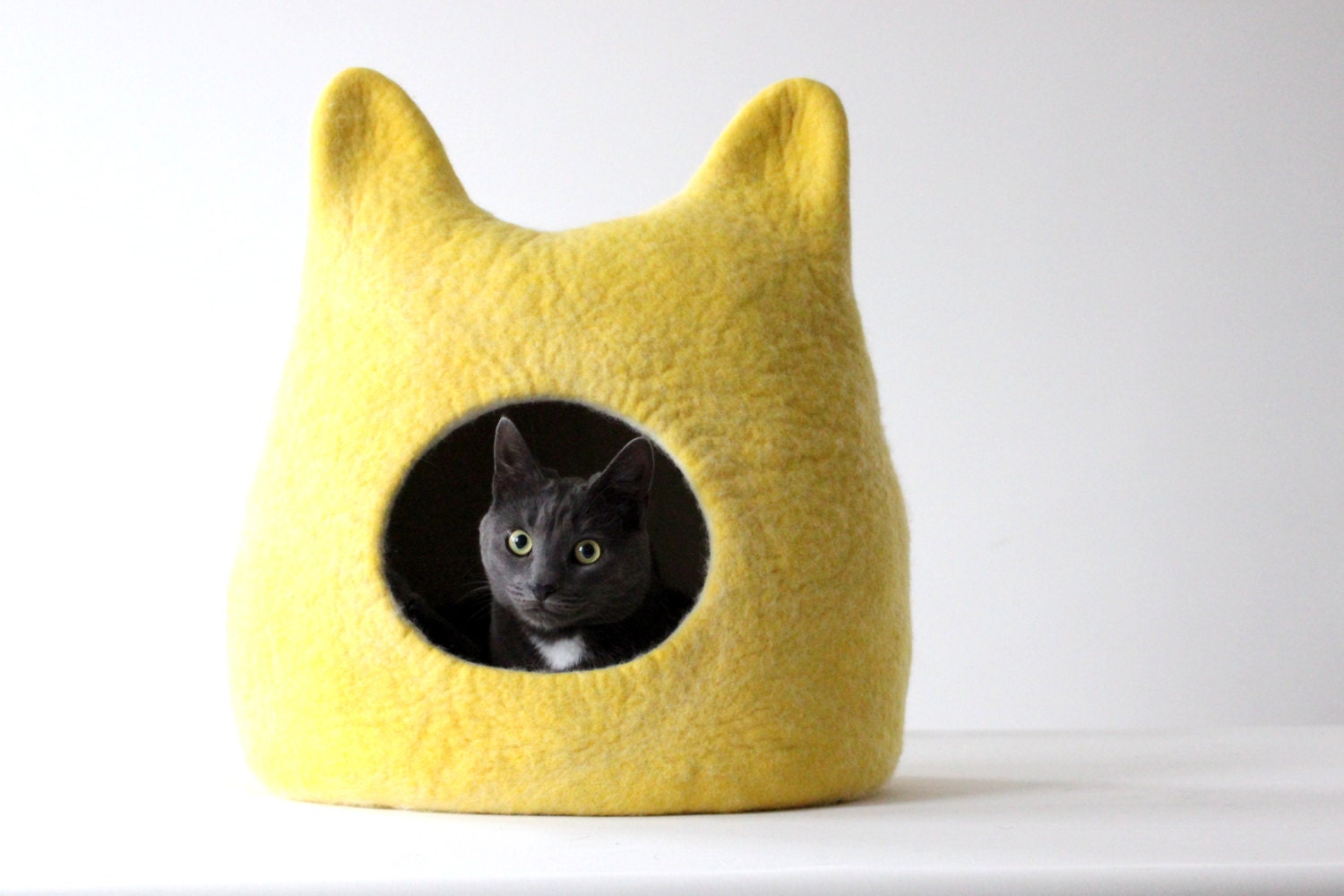 Lit de Chat Jaune Vif Cat Cave Maison Felted Lit en Laine - Citron avec Blanc Naturel Cadeau Pour Le