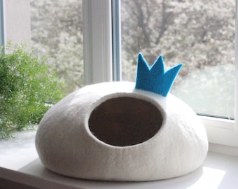 Cat bed PRINCESS. Felt cat cave with crown. Small  dog house.