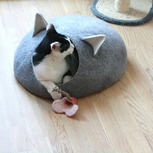 Pets bed. Cat bed with ears. Pet lovers gift. Felt cat cave. image 5