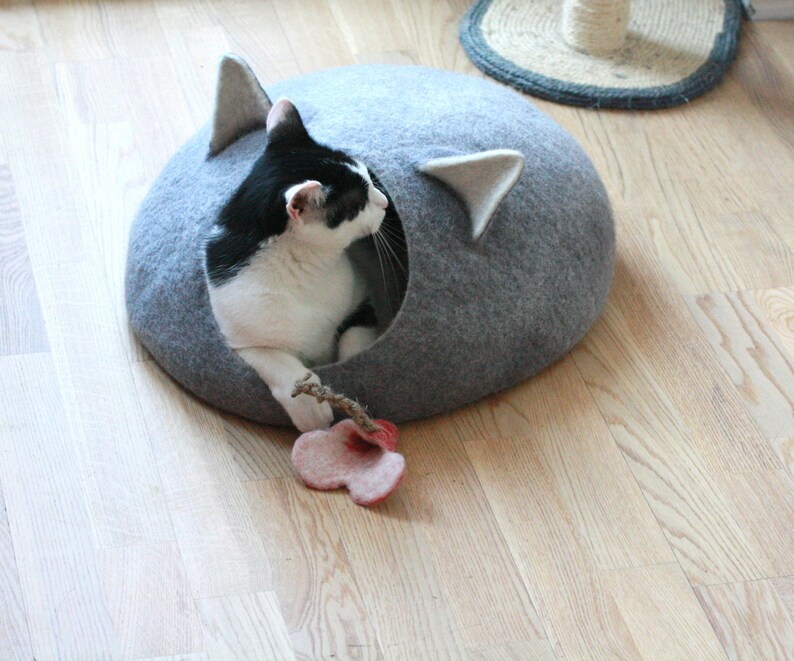 Pets bed. Cat bed with ears. Pet lovers gift. Felt cat cave. image 5