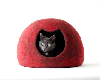 Grotte du chat rouge. Taille M. Prêt à être expédié. Niche pour chat en laine feutrée. Cadeau de Noël pour animaux de compagnie.