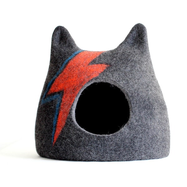 Aladdin Sane cat bed. Ziggy Stardust Cat bed. Wool cat house. Felted pet bed.