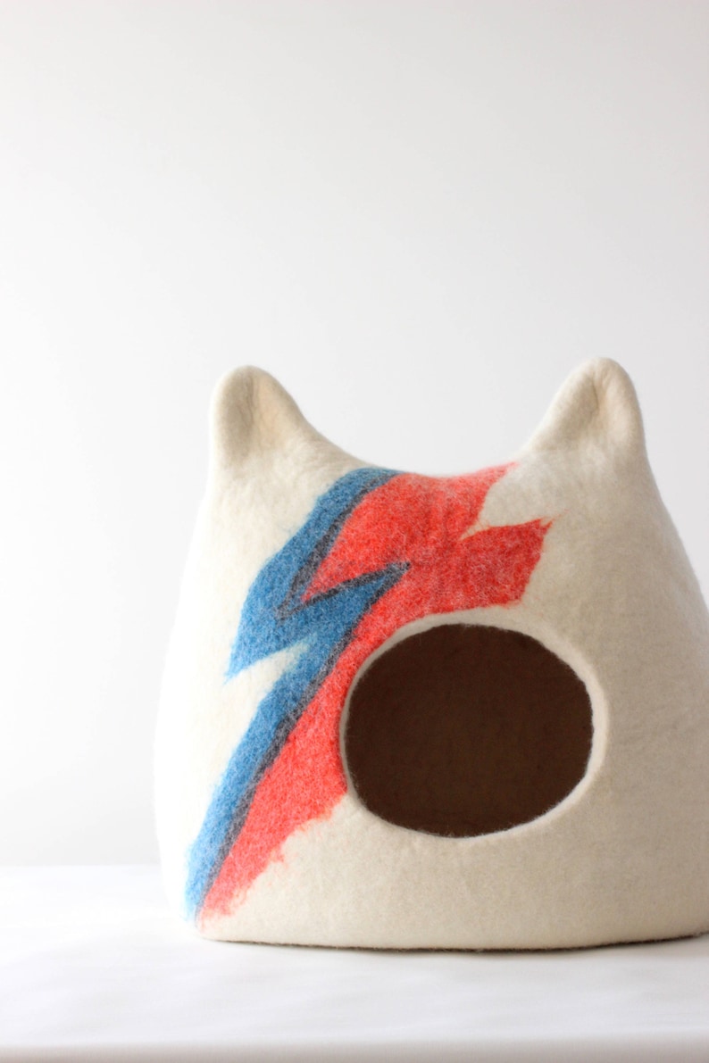 Ziggy Stardust Cat bed. Aladdin Sane cat bed. Bowie cat cave. Wool cat house. Gift for pets. image 8