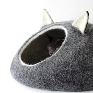 Cat cave with ears. Wool cat house. Gift for pets image 1