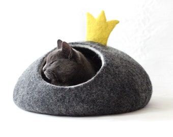 Pet bed. Cat furniture. Cat bed with crown. Cat lovers gift. Cat cave from wool.