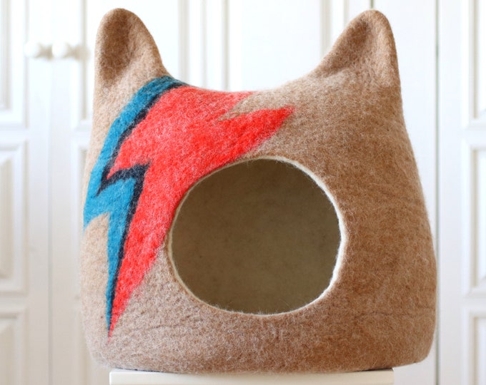 Aladdin Sane cat bed. Ziggy Stardust Cat bed. Cat bed with ears. Small dog bed.