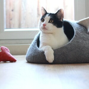 Pets bed. Cat bed with ears. Pet lovers gift. Felt cat cave. image 3