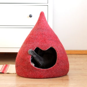 100% wool cat bed. Felt cat cave. Gift for pets.