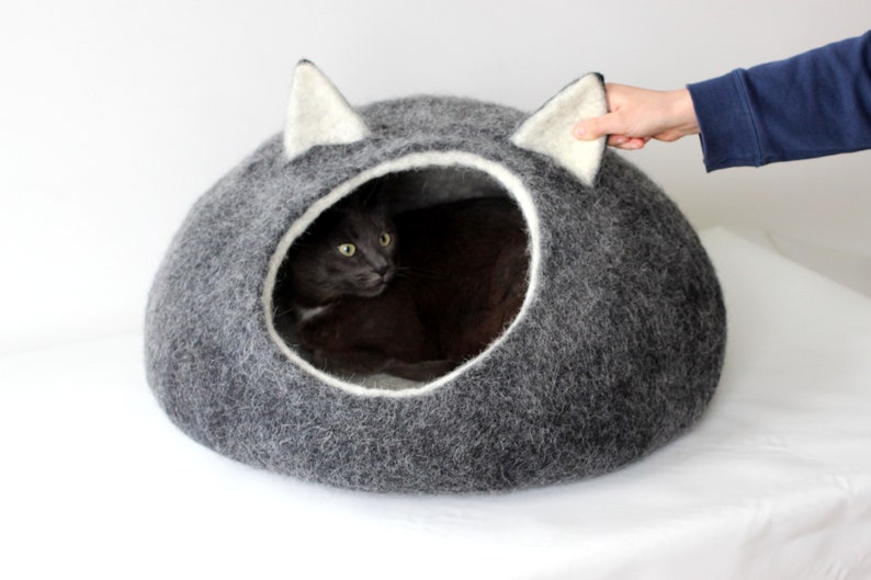 Cat cave with ears. Wool cat house. Gift for pets image 3