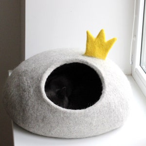 Katzenkorb mit Krone. Natürliche graue Katzenhöhle. Kleine Hundehütte. Bild 9